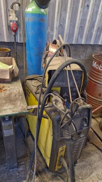 werkplaatswagen, lasapparaat, draaibank enz beschikbaar voor biedingen