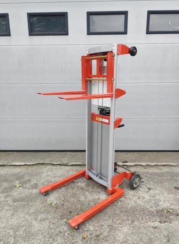 Montagelift - hefhulp - meeneemstapelaar nieuwstaat I koopje beschikbaar voor biedingen