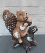 Figurine statue écureuil, Enlèvement