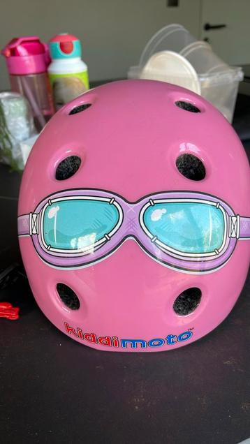 Kiddimoto fietshelm beschikbaar voor biedingen