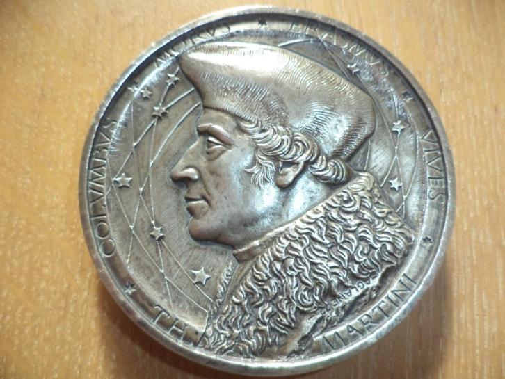 8 cm penning Dirk MARTENS AALST verzilverd 1972 G. AGLANE, Postzegels en Munten, Penningen en Medailles, Ophalen of Verzenden