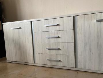 Dressoir 220 cm beschikbaar voor biedingen