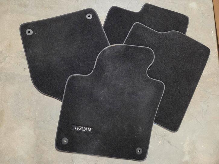 Tapis de voiture d'origine VW Tiguan, Autos : Divers, Tapis de voiture, Utilisé, Enlèvement