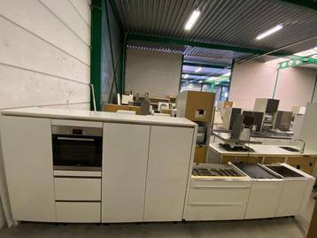 Rechte Keuken of Kookeiland Apparatuur GEDEMONTEERD beschikbaar voor biedingen