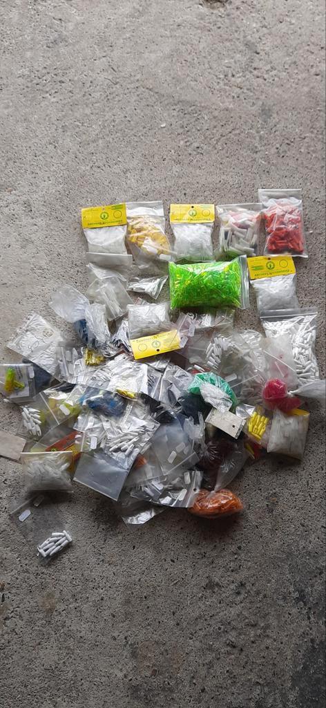 wegens niet nakomen afspraak lot pijlen/nokken 140x / 2000x, Sport en Fitness, Handboogschieten, Gebruikt, Pijlen, Ophalen of Verzenden