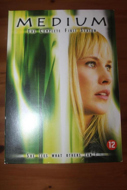 Medium  seizoen 1-2-3-4           Knappe serie!, Cd's en Dvd's, Dvd's | Tv en Series, Zo goed als nieuw, Thriller, Vanaf 12 jaar