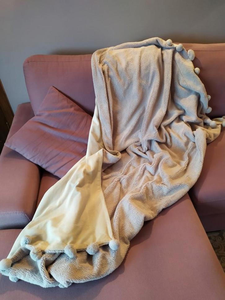 Magnifique plaid à pompons 130 x 180 cm, Huis en Inrichting, Woonaccessoires | Plaids en Woondekens, Zo goed als nieuw, Ophalen of Verzenden