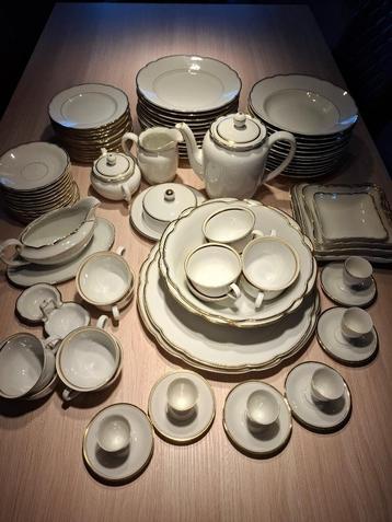 Servies met goud randje  beschikbaar voor biedingen