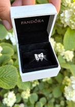 Pandora Charm Zilver Strikje, Handtassen en Accessoires, Bedels, Pandora, Nieuw, Ophalen of Verzenden, 1 bedel