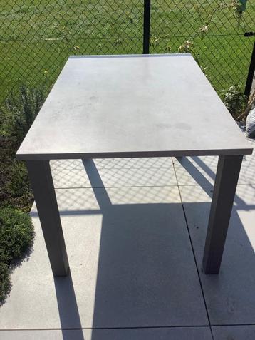 Tafel 85 x 130cm voor binnen of buiten beschikbaar voor biedingen