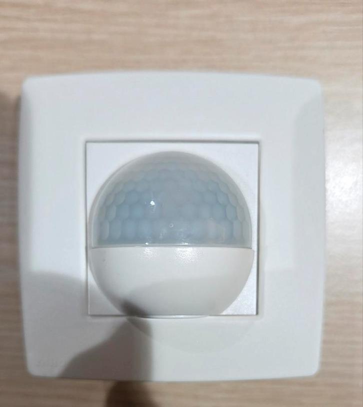 Détecteur de mouvement intérieur niko blanc, Bricolage & Construction, Électricité & Câbles, Enlèvement