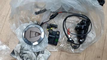 aprilia 13B mille RSV1000 factory 2004 tot 2006 slotenset ni beschikbaar voor biedingen