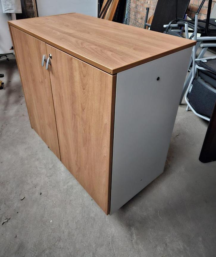 Armoire basse pour bureau - bois mélaminé orme, Maison & Meubles, Armoires | Armoires à porte coulissante & Armoires à archives