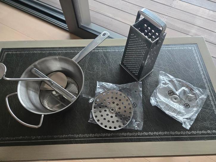 Passoire à compas en acier inoxydable 18/10 et râpes en acie, Maison & Meubles, Cuisine | Ustensiles de cuisine, Enlèvement ou Envoi