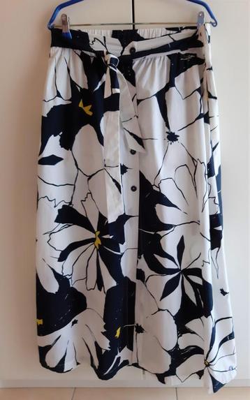 Te koop:"Nieuw!! Mooie lange, gebloemde rok van "Terre Bleue beschikbaar voor biedingen