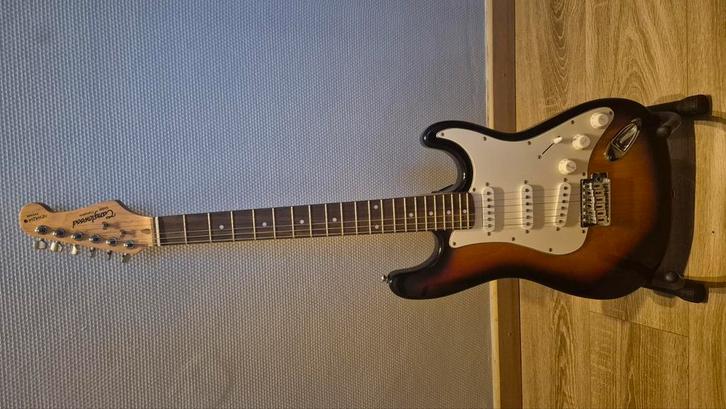 Electrisch gitaar Tanglewood Nevada FST32K + Roland Cube 20, Muziek en Instrumenten, Snaarinstrumenten | Gitaren | Elektrisch