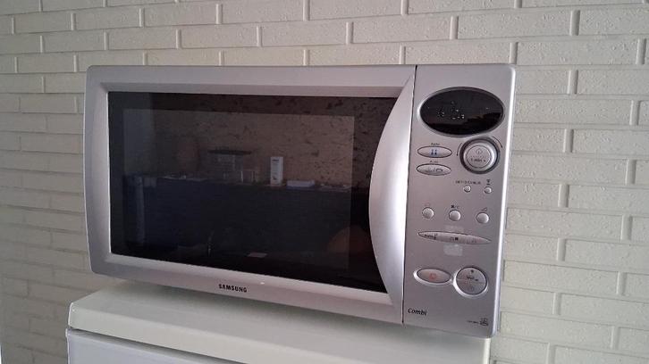 combi microgolfoven, Elektronische apparatuur, Microgolfovens, Gebruikt, Vrijstaand, Combi-microgolfoven, 45 tot 60 cm, Grill