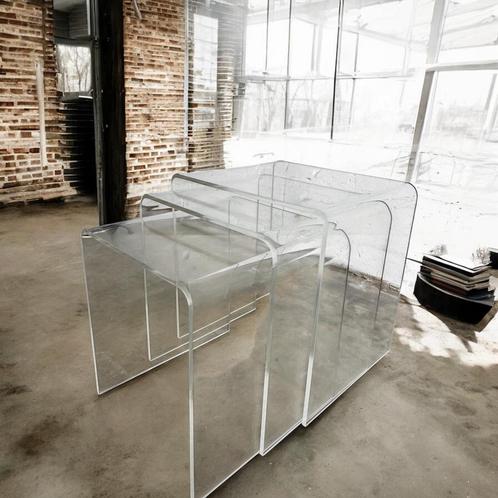 Vintage plexiglazen nesting tables / bijzettafeltjes, Antiek en Kunst, Antiek | Meubels | Tafels, Ophalen of Verzenden
