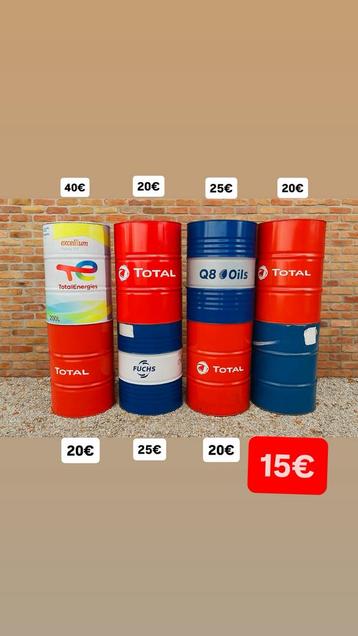 Metalen vaten (groot vanaf €15, klein €5).Ook met omsnoering beschikbaar voor biedingen