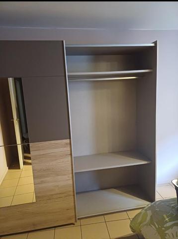 Armoire  disponible aux enchères