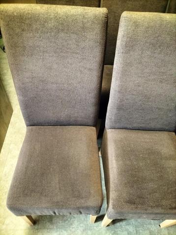 6stoelen beschikbaar voor biedingen