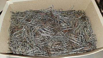 2,7 kg paperclips diverse maten  beschikbaar voor biedingen