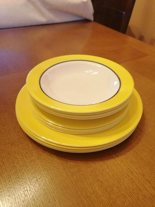 PMO 12-delig servies - Diverse borden., Huis en Inrichting, Keuken | Servies, Gebruikt, Bord(en), Overige stijlen, Overige materialen