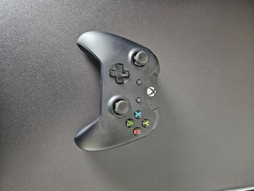 Xbox one controller met Play and charge  beschikbaar voor biedingen