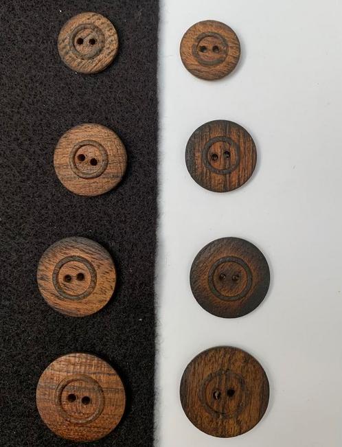 Donkerbruine houten knopen - 2 gaten - 15, 18, 20 en 22 mm, Hobby en Vrije tijd, Naaien en Fournituren, Nieuw, Ophalen of Verzenden