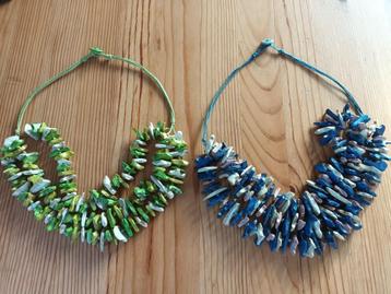 Speciale halsketting (drie lagen) groen of blauw; 7,- beschikbaar voor biedingen