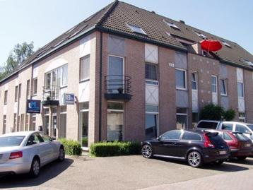 Handelspand met 5 privé parkeerplaatsen, te huur!