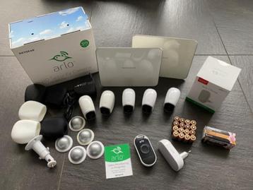 Arlo Draadloos beveiligingssysteem (Camera/Deurbel/Gong) beschikbaar voor biedingen