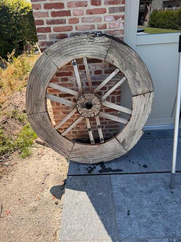 Mooi houten wiel beschikbaar voor biedingen