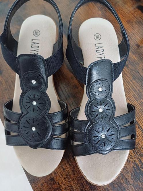 Ladyflex - stijlvolle sandalen (mt 36), Kleding | Dames, Schoenen, Zo goed als nieuw, Sandalen of Muiltjes, Zwart, Ophalen of Verzenden