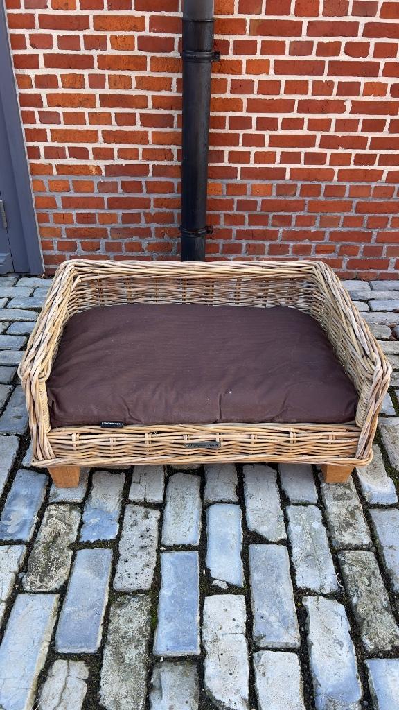 Luxe 51DegreesNorth Hondenbank – Rattan | 80x55x38, Dieren en Toebehoren, Hondenmanden, Zo goed als nieuw, Riet, Ophalen