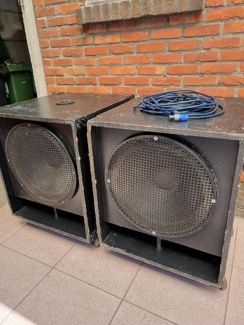 Twee baskasten, Audio, Tv en Foto, Luidsprekerboxen, Gebruikt, Subwoofer, 120 watt of meer, Overige merken, Ophalen