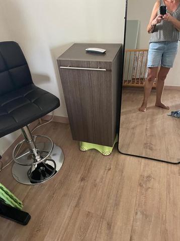 Hangkastje beschikbaar voor biedingen