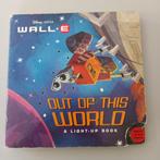 boek Wall-E: out of the world (met lichtjes), Enfants & Bébés, Jouets | Éducatifs & Créatifs, Utilisé, Enlèvement ou Envoi