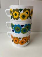 3 grote Arcopal tassen met bloemmotief, Huis en Inrichting, Keuken | Servies, Ophalen of Verzenden, Kop(pen) en/of Schotel(s)