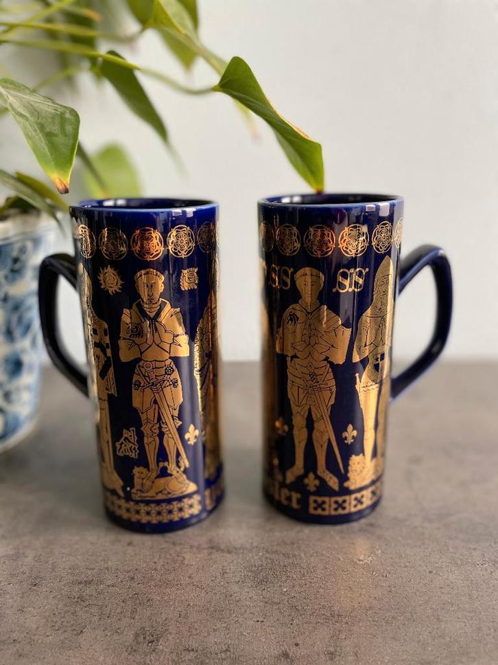 Twee vintage kobalt kroezen, Antiek en Kunst, Antiek | Keramiek en Aardewerk, Ophalen