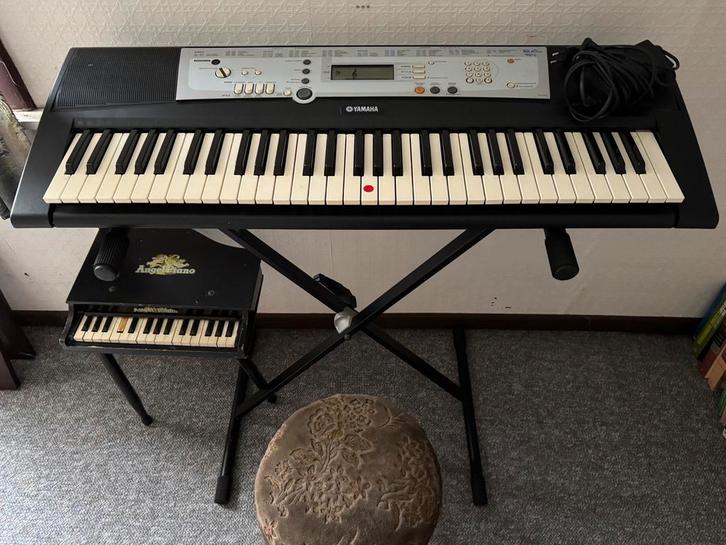 Yamaha YPT-200 keyboard,staander, adapter, partituurhouder,, Muziek en Instrumenten, Keyboards, Zo goed als nieuw, 61 toetsen