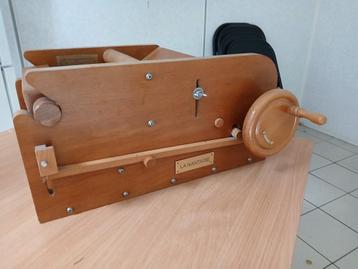 LA NANTAISE ETIKETTEERMACHINE VOOR HOUTEN FLESSEN beschikbaar voor biedingen