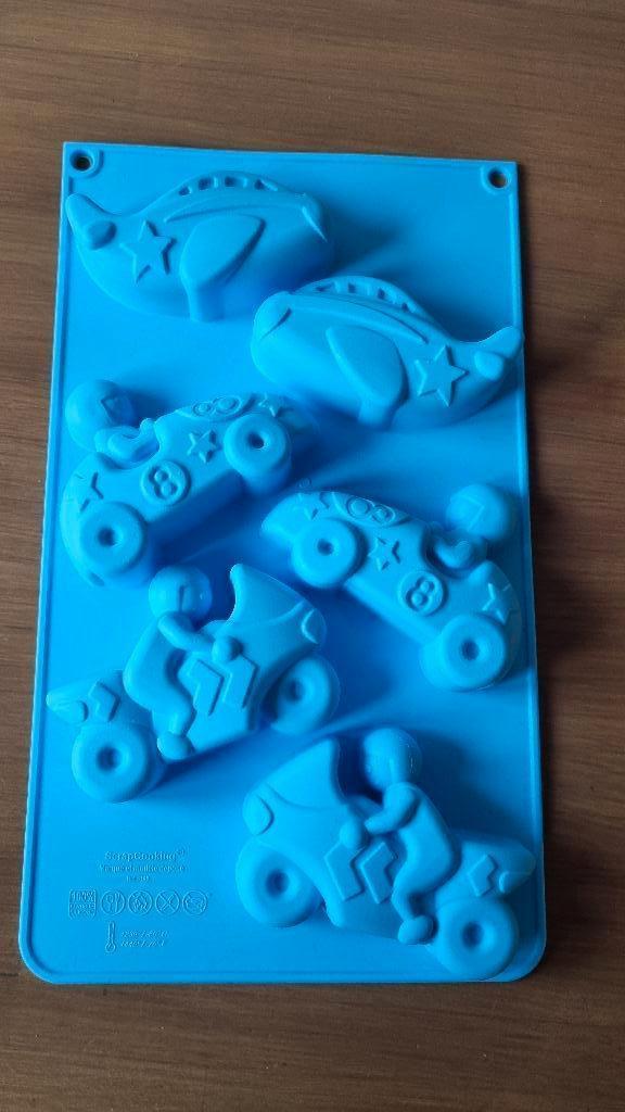 Siliconen bakvorm voertuigen Scrapcooking, Hobby en Vrije tijd, Taarten en Cupcakes maken, Zo goed als nieuw, Bakvorm, Cupcakes