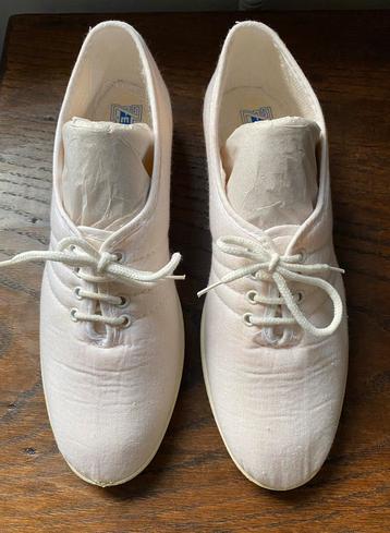 Pantoffelschoentjes wit maat 39 beschikbaar voor biedingen