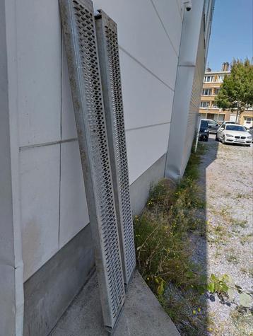 LAADBRUGGEN VOOR ZWARE VOERTUIGEN beschikbaar voor biedingen