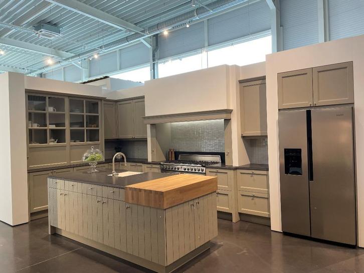 Landelijke toonzaalkeuken Ilwa, Huis en Inrichting, Keuken | Complete keukens, Nieuw, Hoekkeuken, Composiet, Ophalen