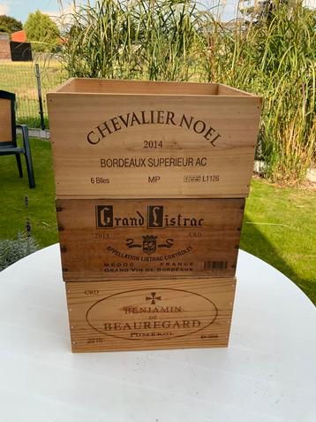 Houten wijnbakje beschikbaar voor biedingen