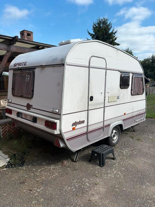 Gerenoveerde trekcaravan mtm 750, Caravans en Kamperen, Caravans, Particulier, tot en met 3, 500 - 750 kg, Sprite, Vast bed, tot 4 meter