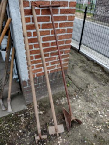 Tuingereedschap schoffels en aanaarder disponible aux enchères