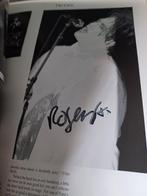 The Cure a signé « un documentaire visuel » datant de 1993, Comme neuf, Livre, Revue ou Article, Signé, Enlèvement ou Envoi